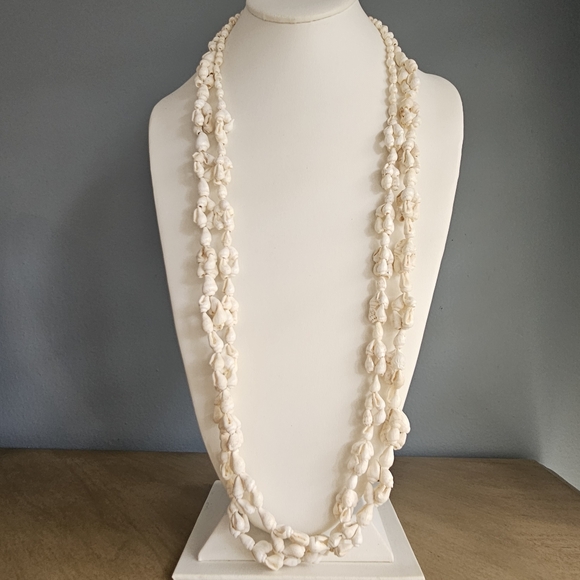 ❤ 2/$30 Vintage Seashell Lei Necklaces Bundle of 2 Off-white Beaded - Picture 1 of 13